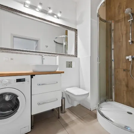 Comfy Studio. Center.